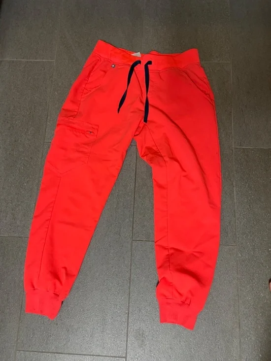 FIG Women Scrub Set - Picture 2 of 2